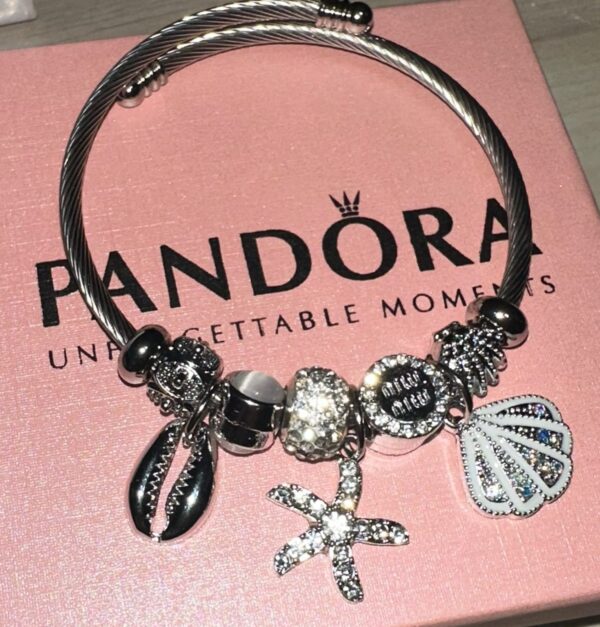 PULSERA PANDORA CON CHARMS