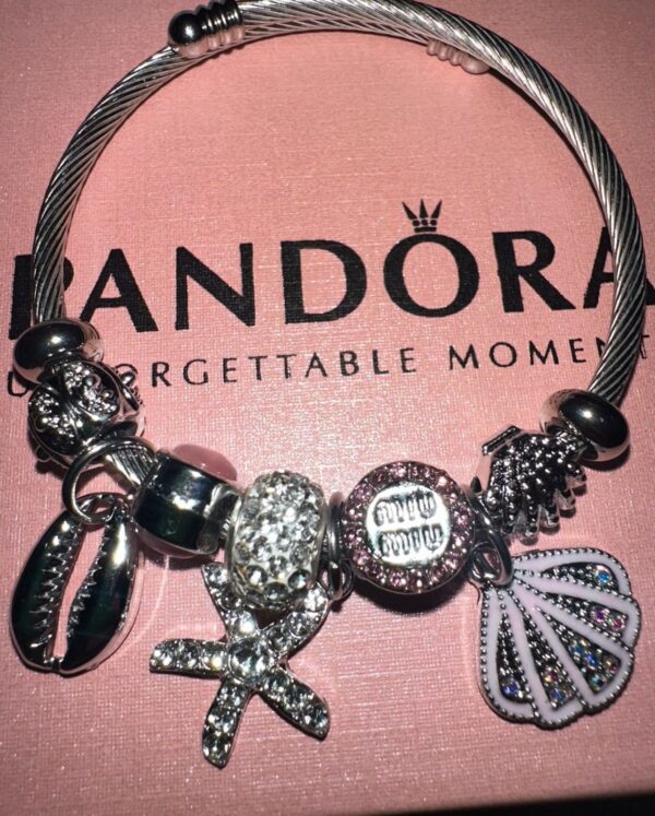 PULSERA PANDORA CON CHARMS